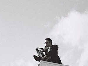 Robert Pattinson kiült a tetőre