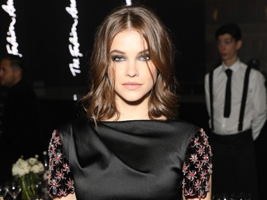 Lángol az internet Palvin Barbi egy szál melltartós posztjától