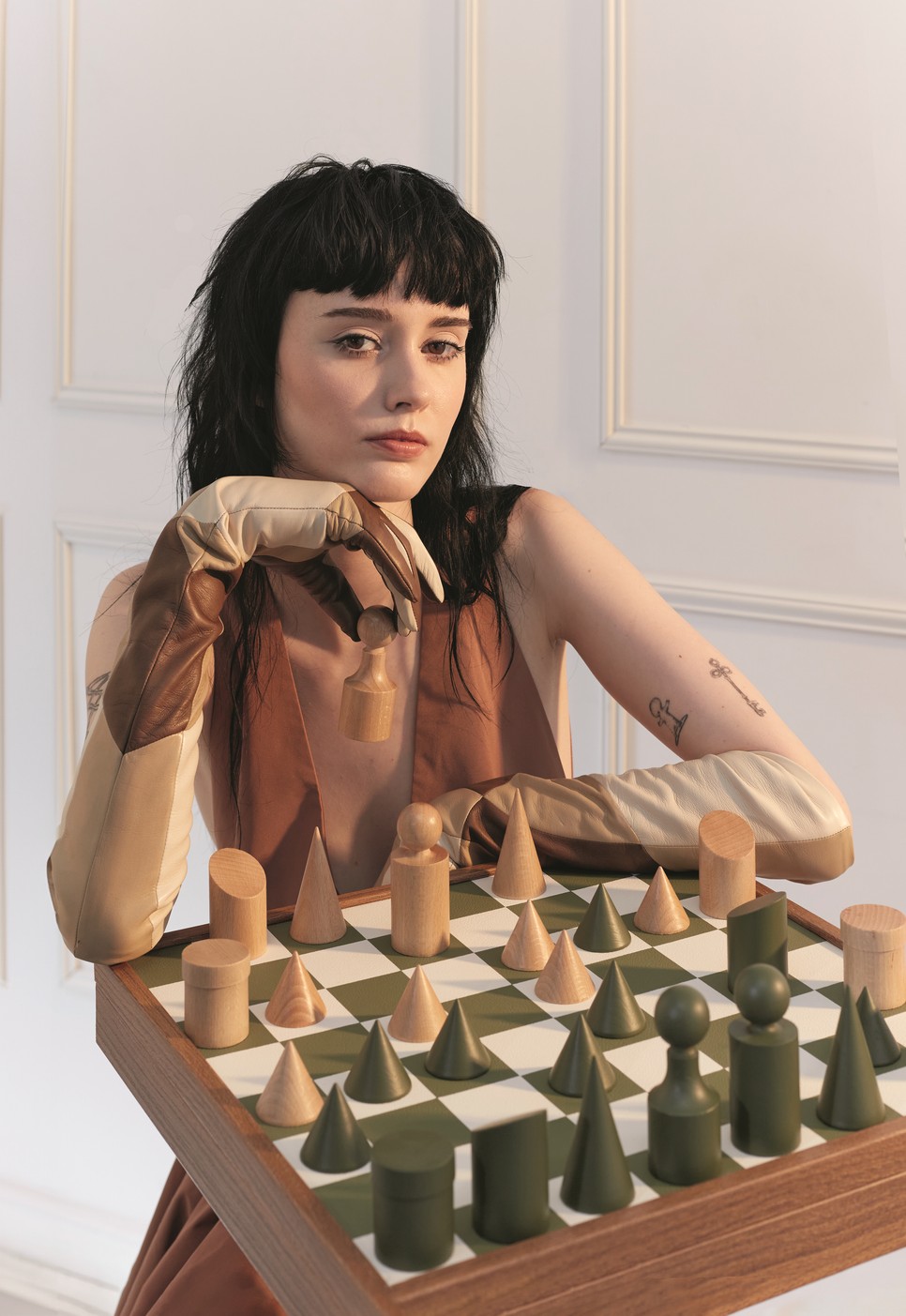 Hagyomány a kézben, stílus a világ színpadán – a Pécsi kesztyű, amely világsztárokat is meghódította