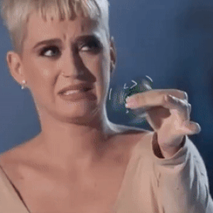 Katy Perry Daenerys Targaryennek öltözve vezette a díjátadó műsorát!
