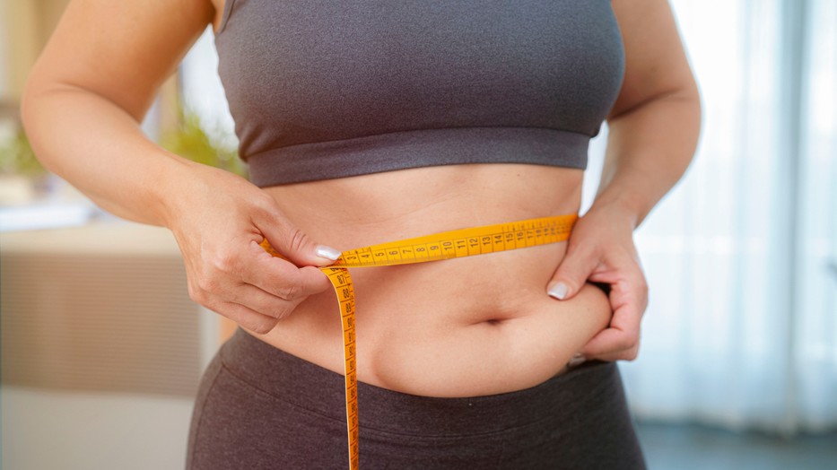 Van egy olyan ital, ami számos visszajelzés szerint képes eltűntetni a hasi zsírt, és még egészséges is