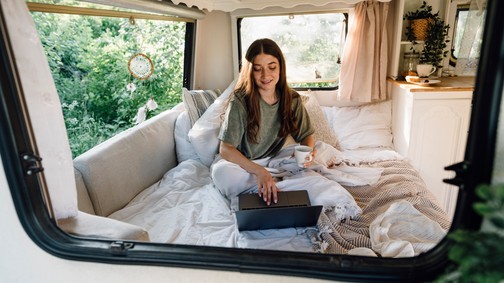 Miért kuksolnál egy irodában, ha dolgozhatsz a tengerpart mellől is? Mindent a digitális nomád életmódról