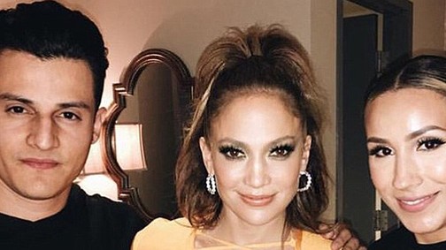 Jennifer Lopez őrületes dekoltázst mutatott