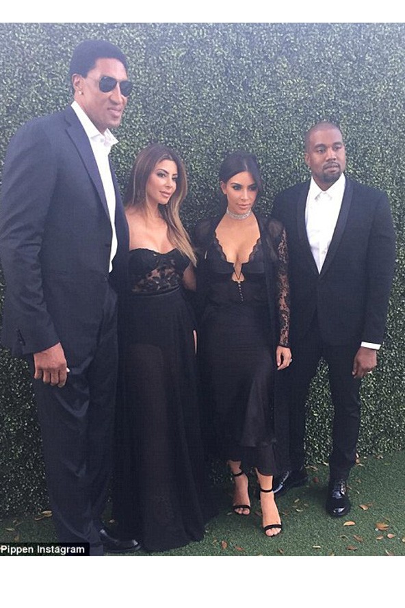 A kosárlegenda, Scottie Pippen a feleségével és a Kanye-Kim párossal az esküvőn