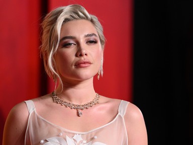 Florence Pugh drámai pucérruhája láttán eláll a lélegzeted, áttetsző darabban vonult végig a kifutón