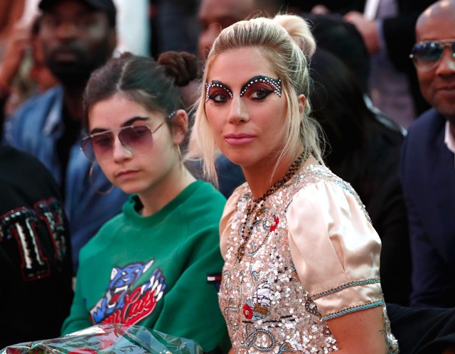 Lady Gaga sminkje a divatshow-n