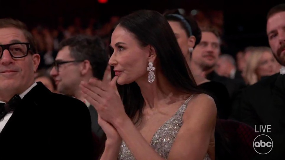 Demi Moore egy szóval reagált Mikey Madison győzelmére