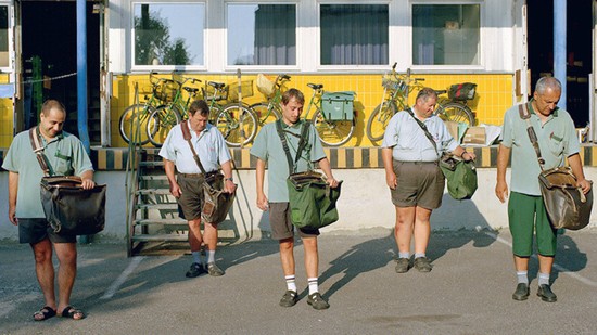 Kapcsolatok és távolságok: Fabricius Anna fotóművész díjnyertes sorozata mindenkit megérint