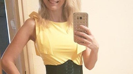 Kyra egy igazi nyári ruhadarabbal készül a fellépésre