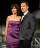Sophie Hunter egy lenyűgöző, pánt nélküli lila estélyiben, míg Benedict Cumberbatch klasszikus szmokingban tündökölt a Finding Harmony: A King's Vision windsori premierjén 2026-ban