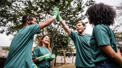 Nem vicc, az agyadra is hatással van, ha segítesz másoknak, de a túlzásba vitt altruizmus veszélyekkel járhat