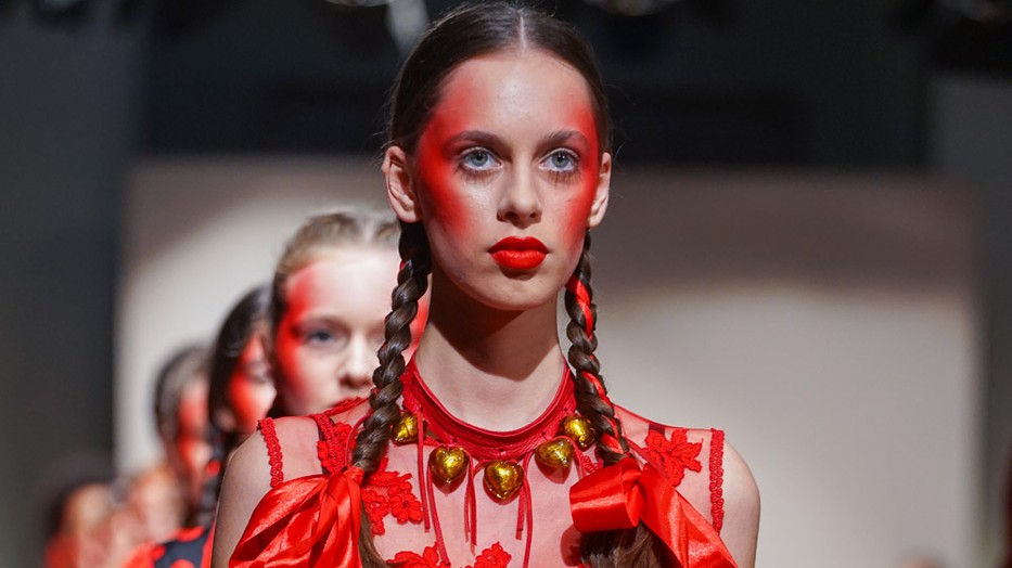 A Romani Red kollekciót a piros szín határozta meg, ami a roma kultúrában egy védőszínnek is számít