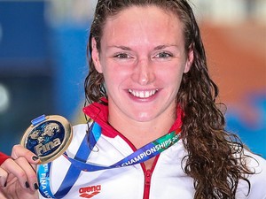 ELKÉPESZTŐ! Hosszú Katinka teljesen kopasz lett!