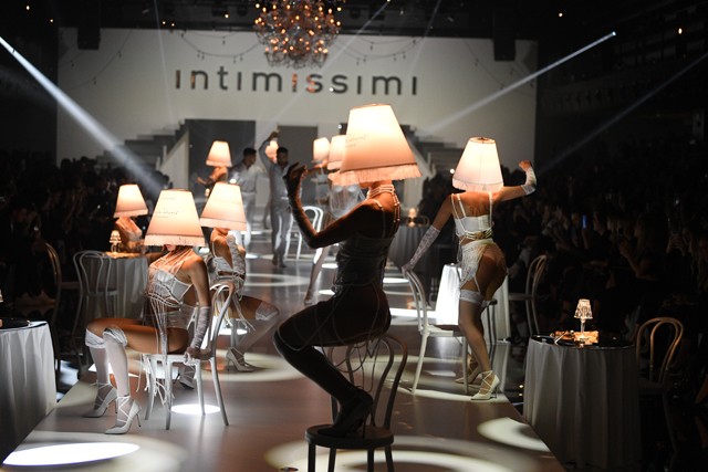 Észveszejtő show keretein belül mutatta be az Intimissimi új kollekcióját