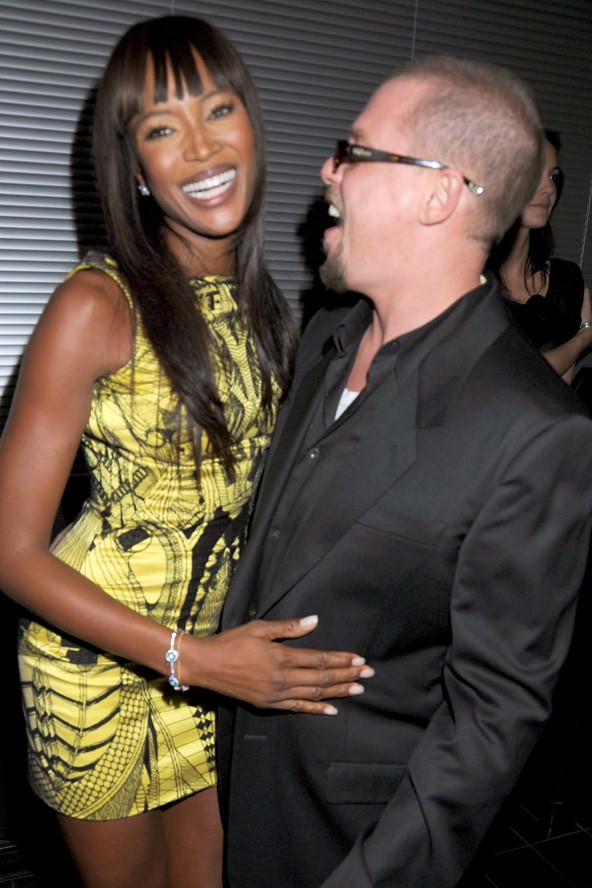 A márka alapítója, Lee McQueen és egyik kedvenc modellje, Naomi Campbell