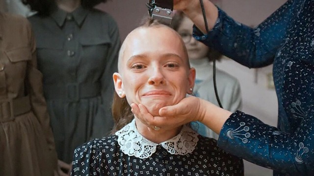 A nők feladata a férj kiszolgálása és a gyerekszülés - Unorthodox sorozatajánló