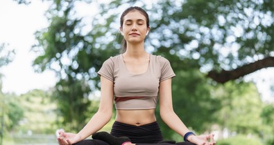 A jógapóz, amit minden embernek meg kellene tanulnia, aki ülőmunkát végez