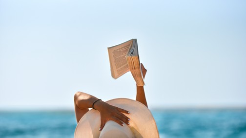 7 elgondolkodtató könyv, ami tökéletes társ lesz a nyaralásra