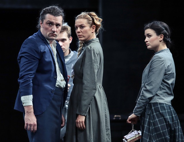 ˝Örömet okoz, ha a színjátszáson keresztül megfogalmazhatom, ami érdekel˝- Bata Évával beszéltünk