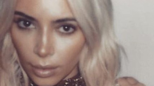Kim Kardashian bunkósága fokozhatatlan, és persze, hogy itt az újabb pucér szelfi