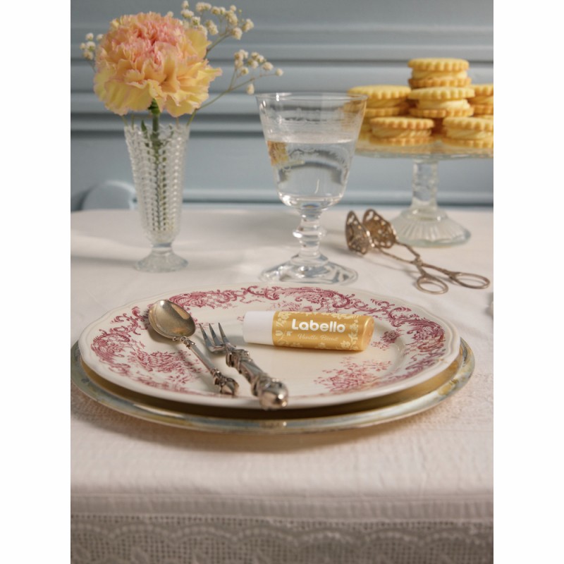 A Labello négy, limitált kiadású termékkel kedveskedik a Bridgerton rajongóinak 