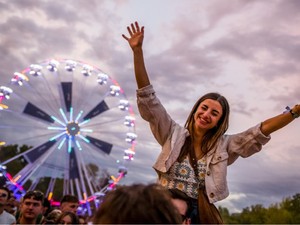 Billie Eilish anyukája vezette fel a Sziget Fesztivál klímaaktivista mozgalmát - tényleg ez volt a legszexibb program
