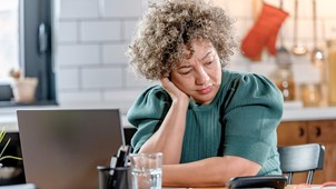 Dr. Unoka Zsolt: „A legtöbb munkahelyen a nők hátrányosan megkülönböztetett helyzetben vannak, ez növeli a stresszt és a kiégés esélyét számukra”