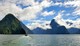 A Milford Sound, maori nyelven Piopiotahi, Új-Zéland legismertebb fjordja (sziklafalakkal, hegyekkel övezett, a szárazföldbe mélyen benyúló tengeröböl) az ország Déli-szigetén, a Fiordland Nemzeti Parkban. &#12288;