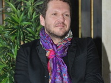 "Vedd le a ruhád, és ugorj a tóba!"