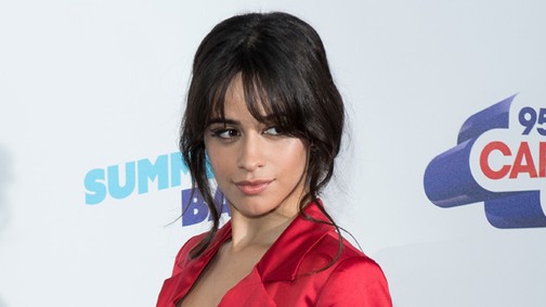 Minden számítás szerint ultradögösnek kellene lennie Camila Cabellónak ebben a ruhában