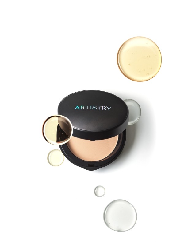 Az Artistry Ever Perfect Púderalapozó 24 órás, víz- és hőálló fedést biztosít, miközben tápláló Nutrilite összetevőivel hidratálja a bőrt, és nem tömíti el a pórusokat. Ez a fenntartható, utántölthető formula tökéletes fedést kínál a bőrhibák ellen, így akne-hajlamos bőrön is bátran alkalmazható - Ever Perfect púderalapozó ARTISTRY 24 700 Ft 