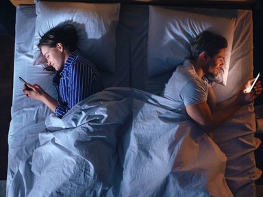 A házasságot is tönkreteheti, ha rendszeresen ezt teszitek elalvás előtt