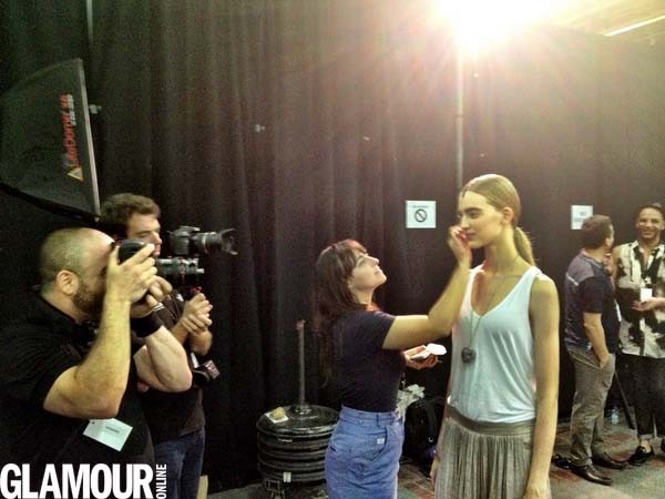 Készülnek a backstage fotók