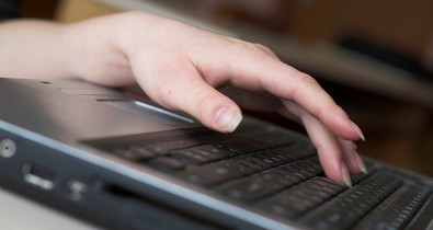 Kíméld a csuklód! Így gépelj, hogy ne fájjon