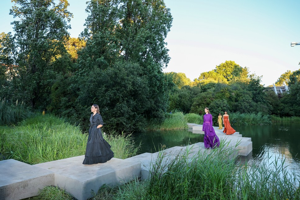 A Max Mara 40 éves történetében először vonult férfi modell a kifutón