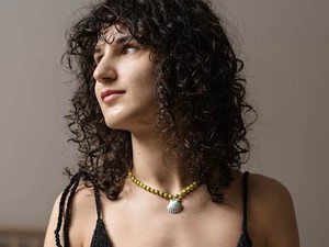 Éljenek a 80-as évek! Spagettipántos top, bandanák, gyöngynyakláncok