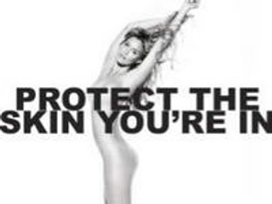 Leo DiCaprio barátnője mindenhol vetkőzik