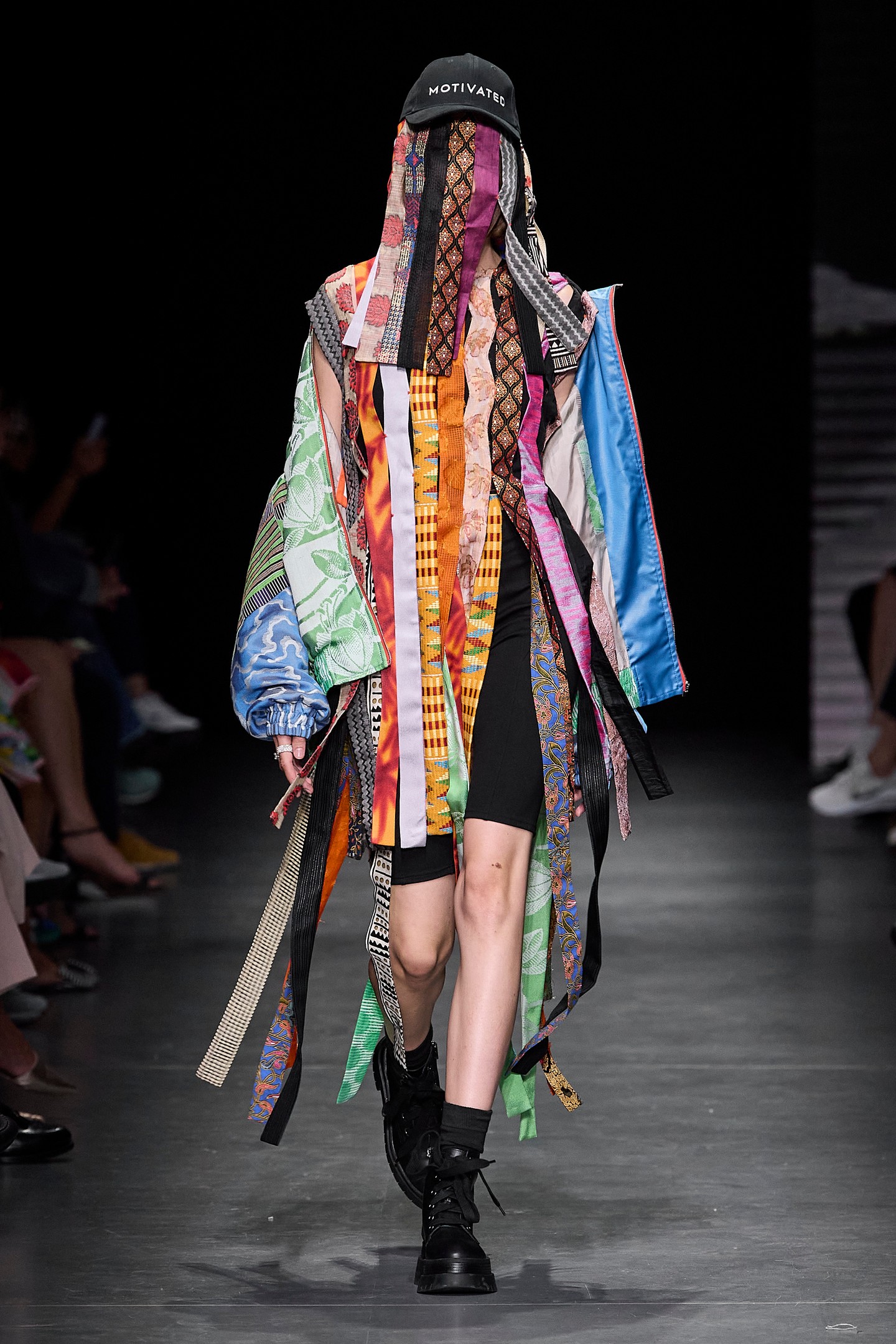 Izgalmas színek, keleti hangulat és nagyon egyedi darabok jellemezték a The Four kollekcióját