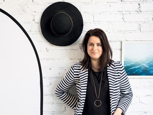 Pályi Zsófia képein keresztül mesél a Balatonról, egyúttal rólunk, magyarokról