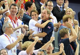 A 2012-es londoni olimpián gyakorlatilag Vilmos herceg nyakába ugrott, amikor a brit csapat arany érmet nyert  a pályakerékpározás sprint futamában.