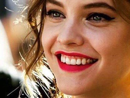Álomszép: Palvin Barbi virágkoszorúval a fején vonult a Dolce & Gabbana bemutatóján