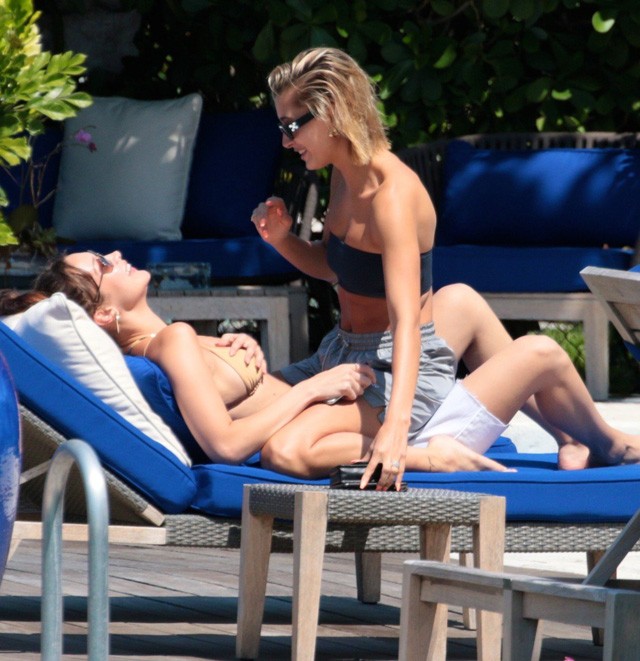 Bella Hadid és Hailey Baldwin