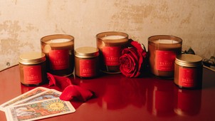 Az illatgyertyák új generációja: az Andyourstories alapítói élményekből gyártanak illatélményt, legújabb kollekciójukat a tarot kártyák ihlették