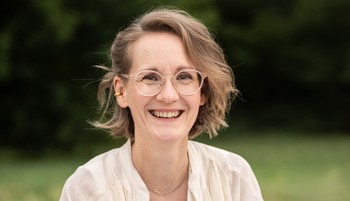 A magyar iparművész, aki japán fababák faragásával lett nemzetközi szinten híres 