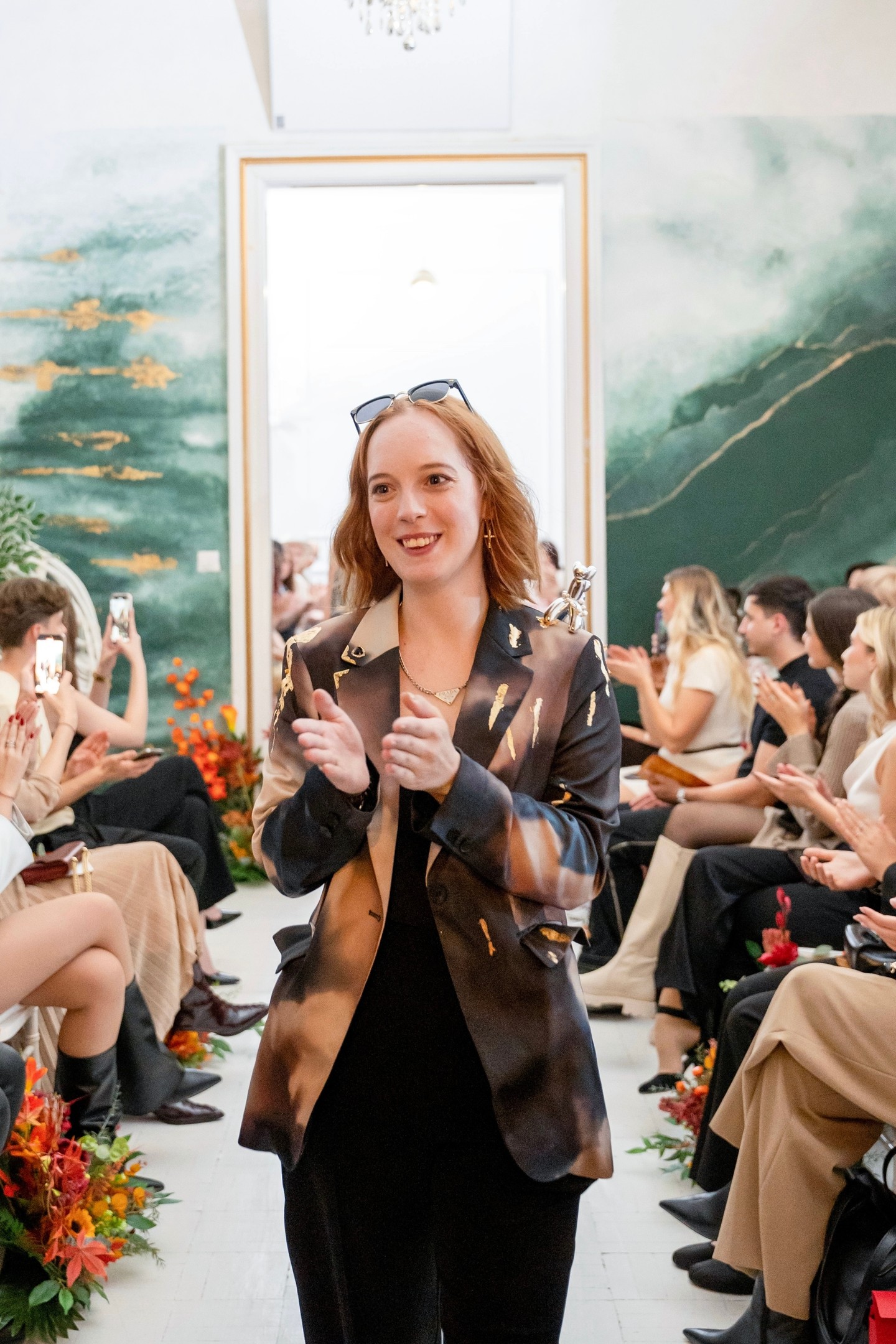 A kollekció színei és motívumai Rohonczi Fanni személyes és érzelmi útját tükrözik