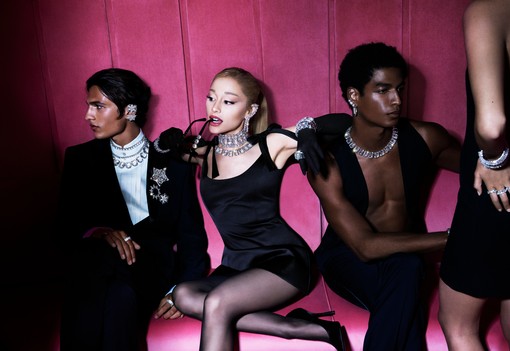 Ariana Grande és a Swarovski csillogással tölti meg a 2024-es ünnepi szezont