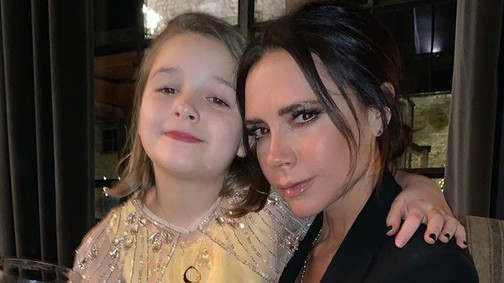 A kis Harper Beckham új frizurája a legzseniálisabb divatpillanat volt Londonban