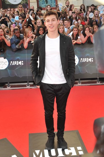 Shawn Mendes az első nagyobb vörös szőnyeges eseményén mindössze 16 évesen vett részt. 2014-ben a kanadai MuchMusic Video Awards-on pózolt a kameráknak. 