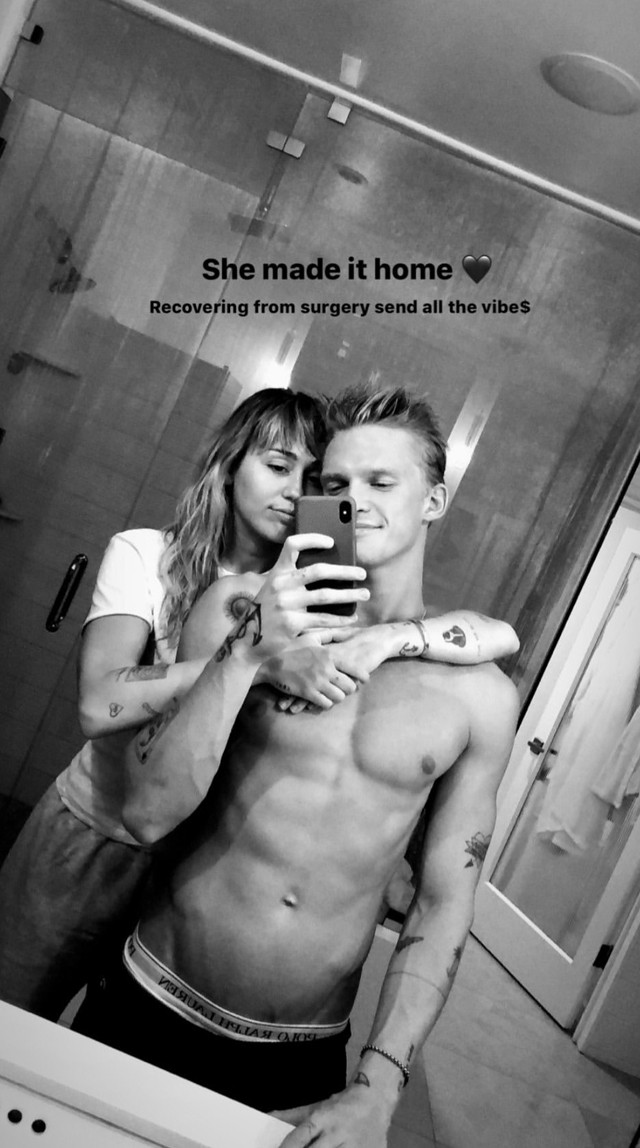 Miley Cyrus jól van és félpucér új pasijával pózol