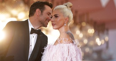 Lady Gaga és Bradley Cooper hatalmas összeborulása minden rajongó szívét megdobbantotta! 